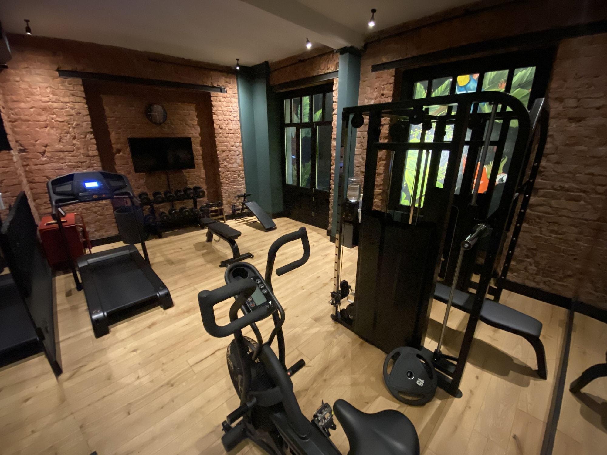 Ruz Hotels Estambul Exterior foto The gym at the hotel
